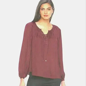 END YEAR CLEAR OUT JENNIFER LOPEZ MAGENTA TOP SIZE MEDIUM LACE FRONT